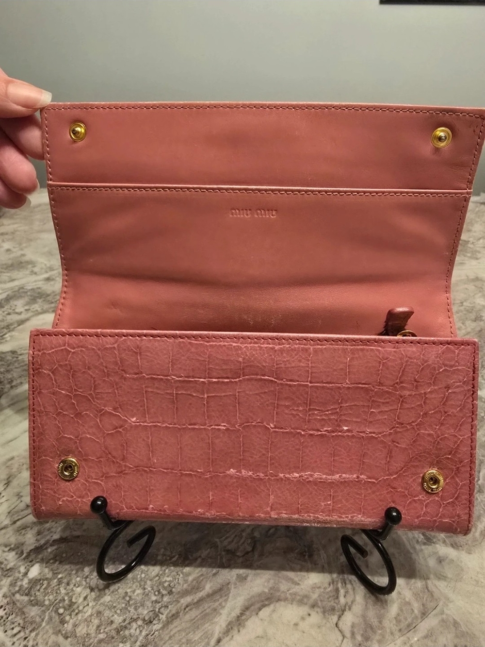 Miu Miu Pink Croc-Embossed Leather Wallet - Picture 5 of 8
